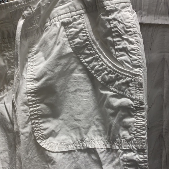 SO ware it declare it, white capris - Picture 8 of 8